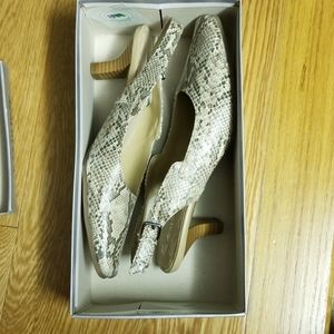 Brand new Aerosoles slingback 7.5 pumps sandals